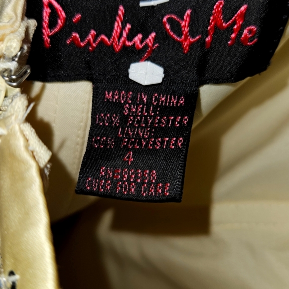 Pinky & Me full length sz. 4 Off White or light yellow Bridal/Prom Gown - Picture 1 of 3
